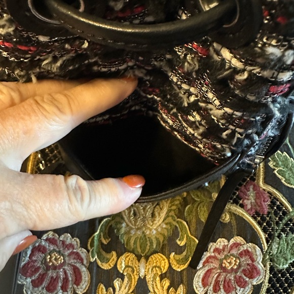 Tory Burch backpack used a handful of times.. looks brand new ! - Picture 6 of 6